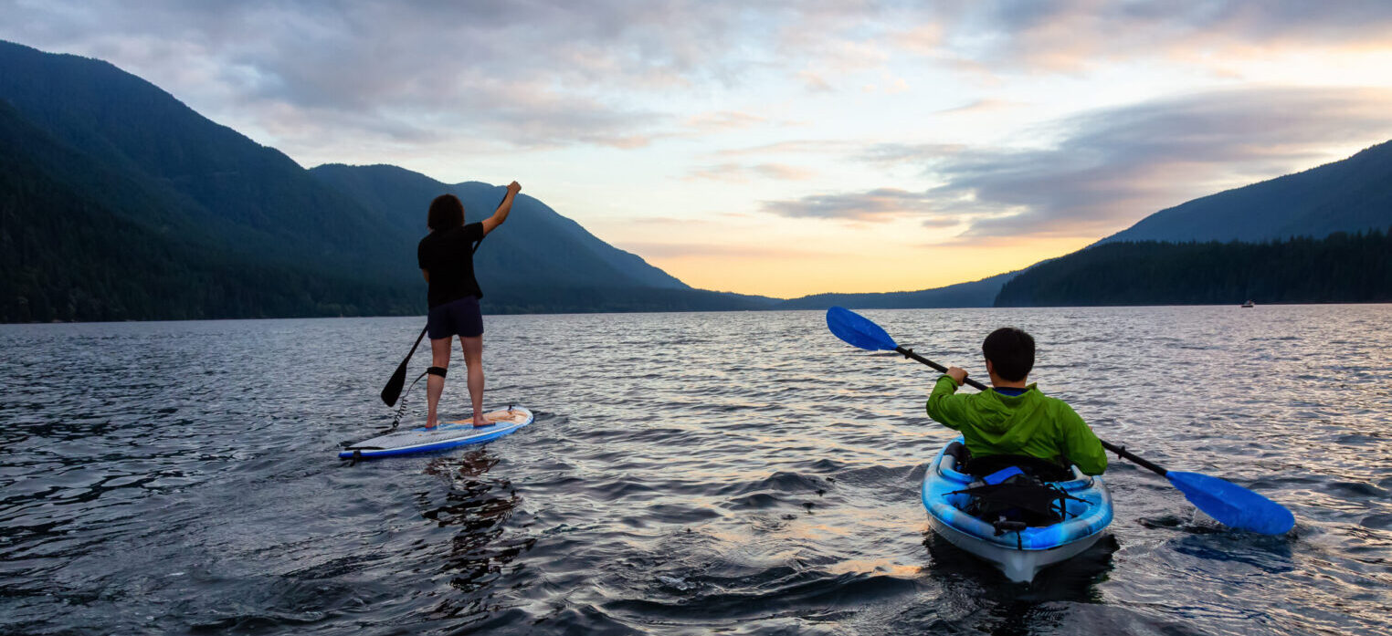 Paddle boarding vs Kayaking - Let's go paddle